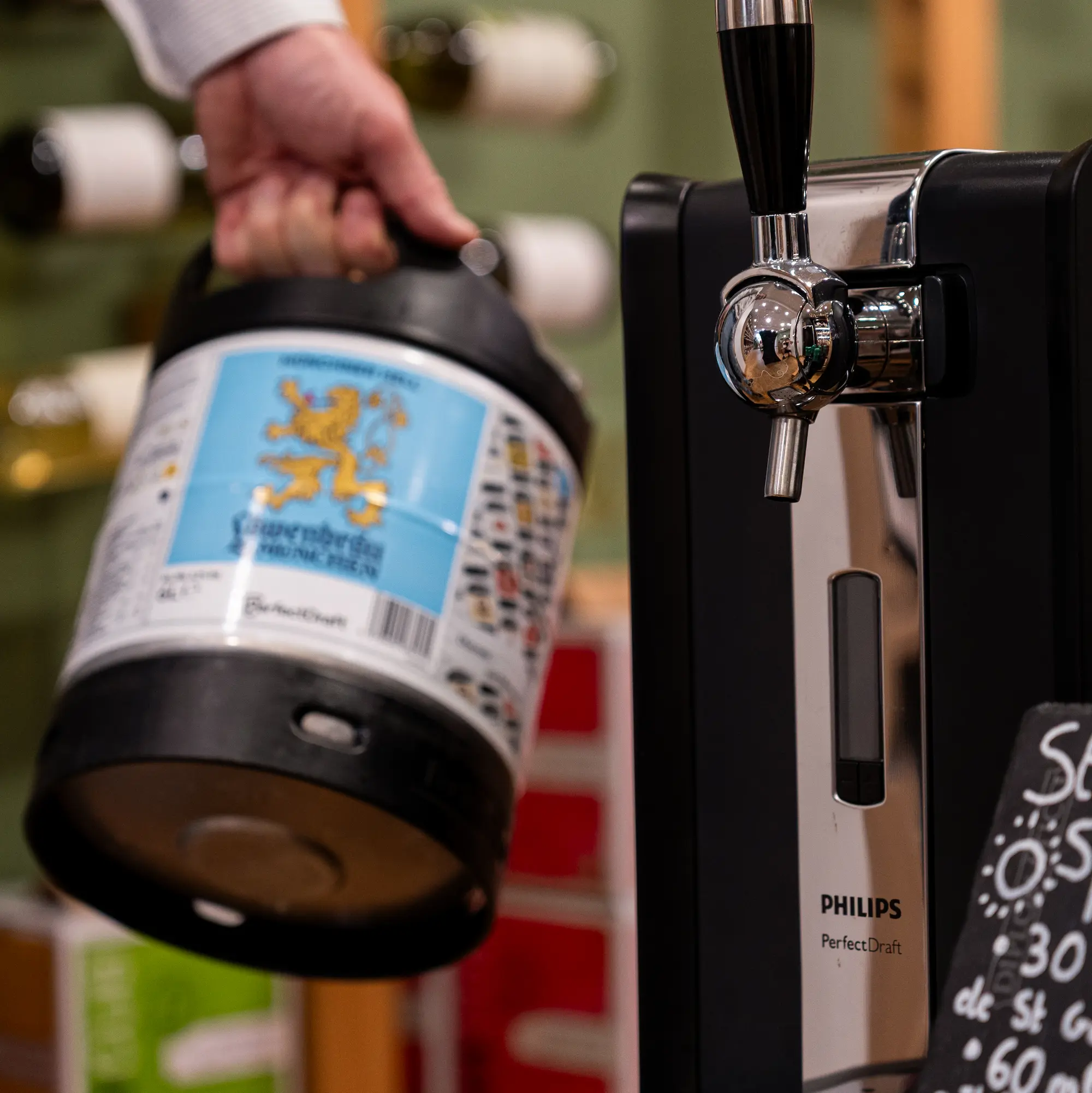 Tireuse à bière accompagnée de son fût de 6litres à la cave de la Madeleine à Angers. 