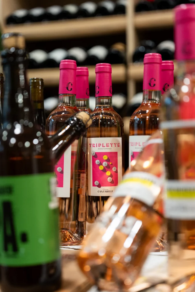 Bouteilles de rosées issues de la Cave de la Madeleine à Angers