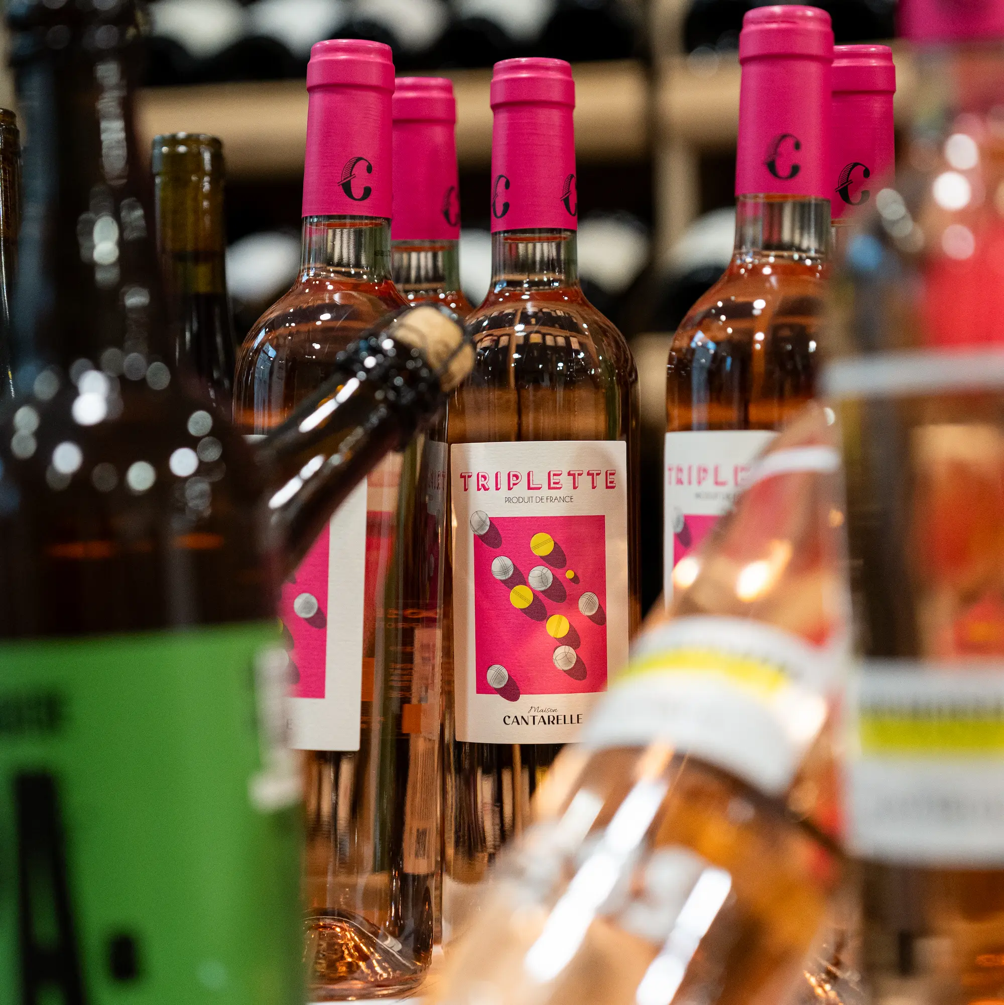 Bouteilles de vins rosés issues de la Cave de la Madeleine à Angers